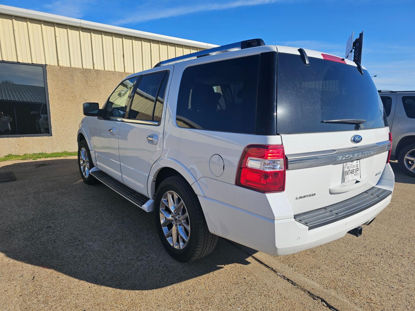 2015 WHITE FORD EXPEDITION Limited 4WD (1FMJU2AT2FE) with an 3.5L V6 DOHC 24V FFV engine, 6-SPEED AUTOMATIC transmission, located at 533 S Seven Points BLVD, Seven Points, TX, 75143, (430) 255-4030, 32.313999, -96.209351 - Photo#3